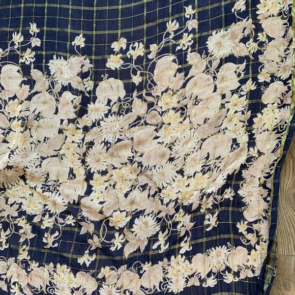 Elegant Blue and Cream Floral Scarf - Picture 4 of 7